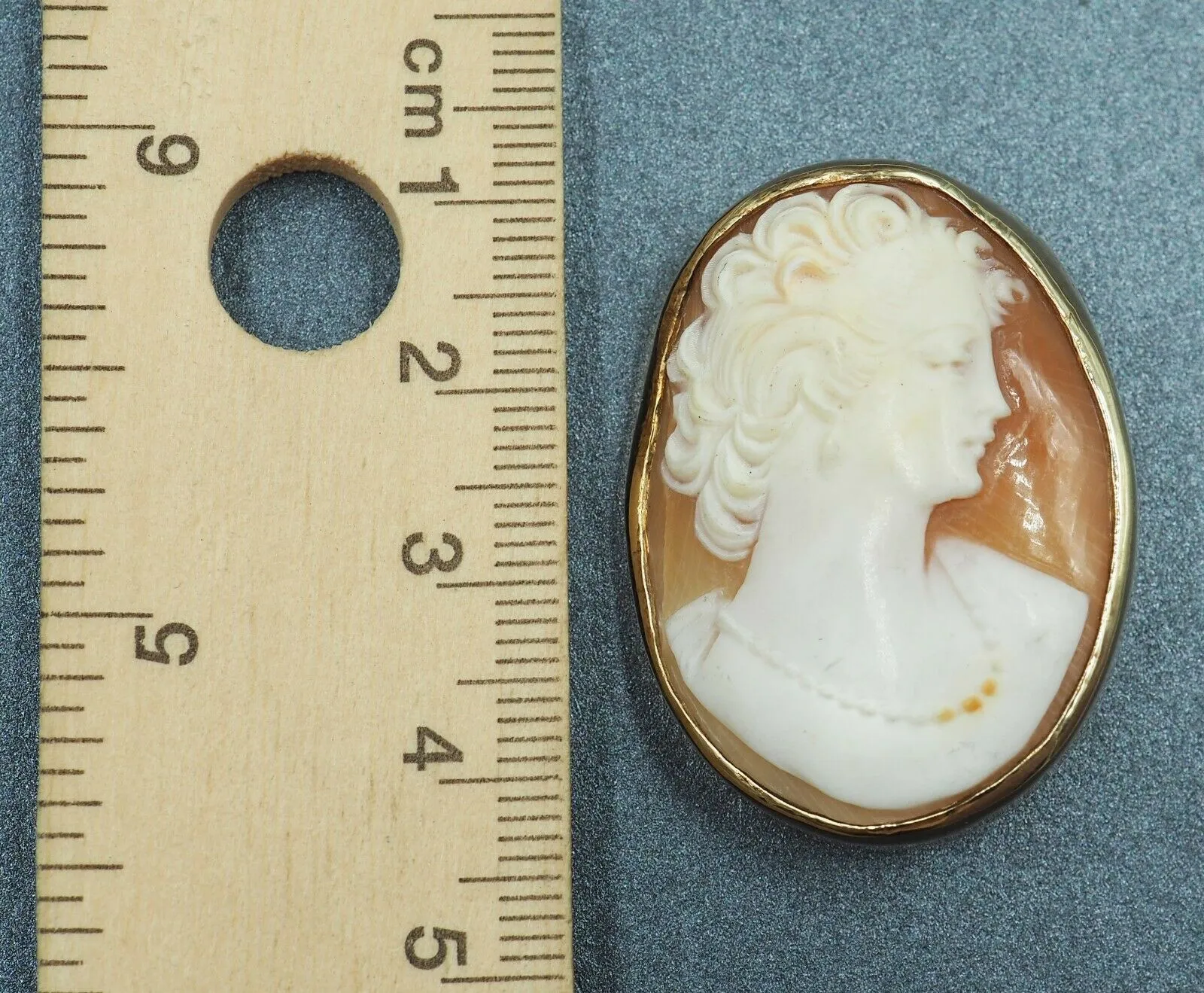 9ct Yellow Gold Shell Cameo Brooch