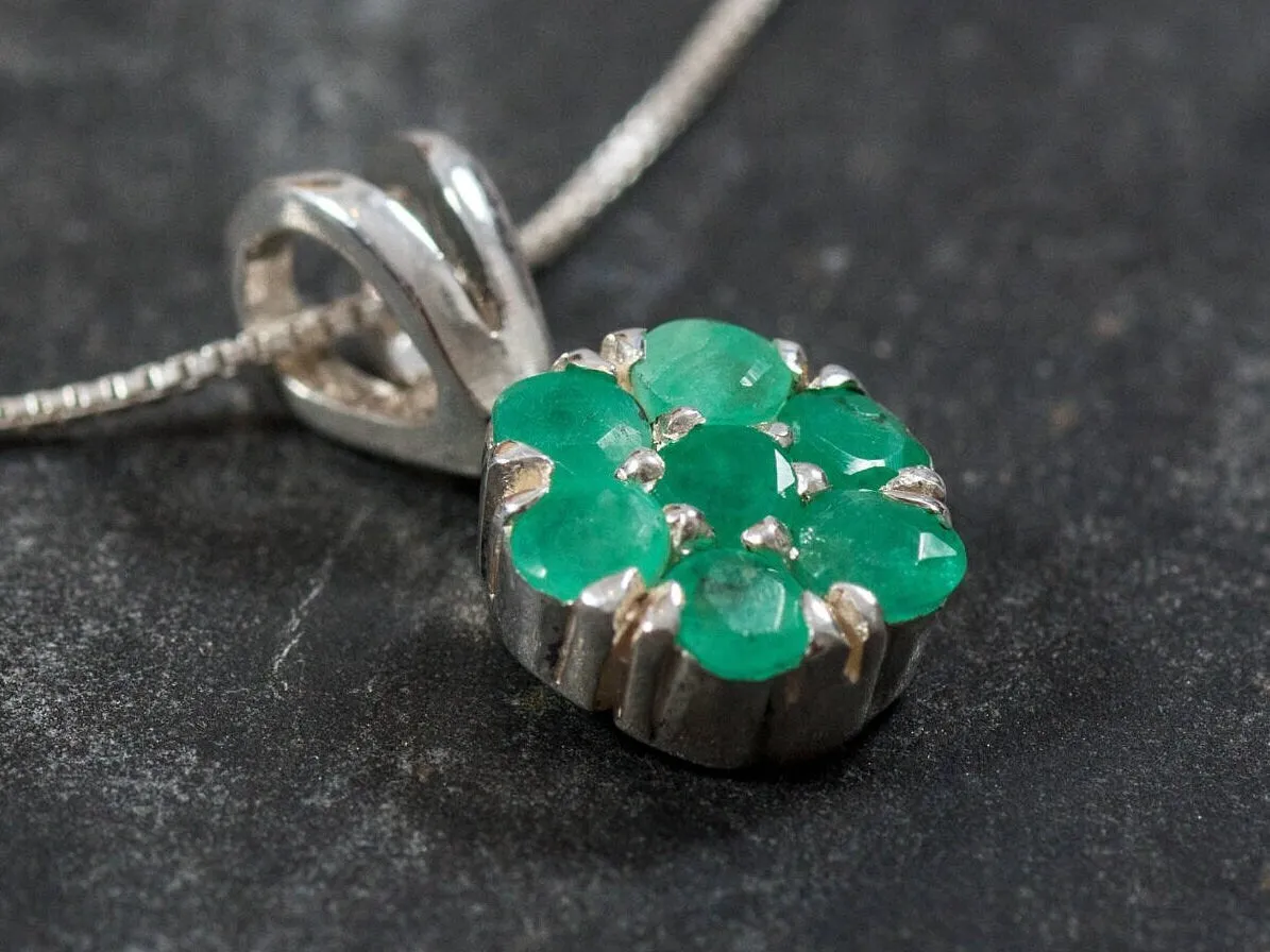 Emerald Flower Necklace - Dainty Emerald Pendant - Emerald Daisy Necklace