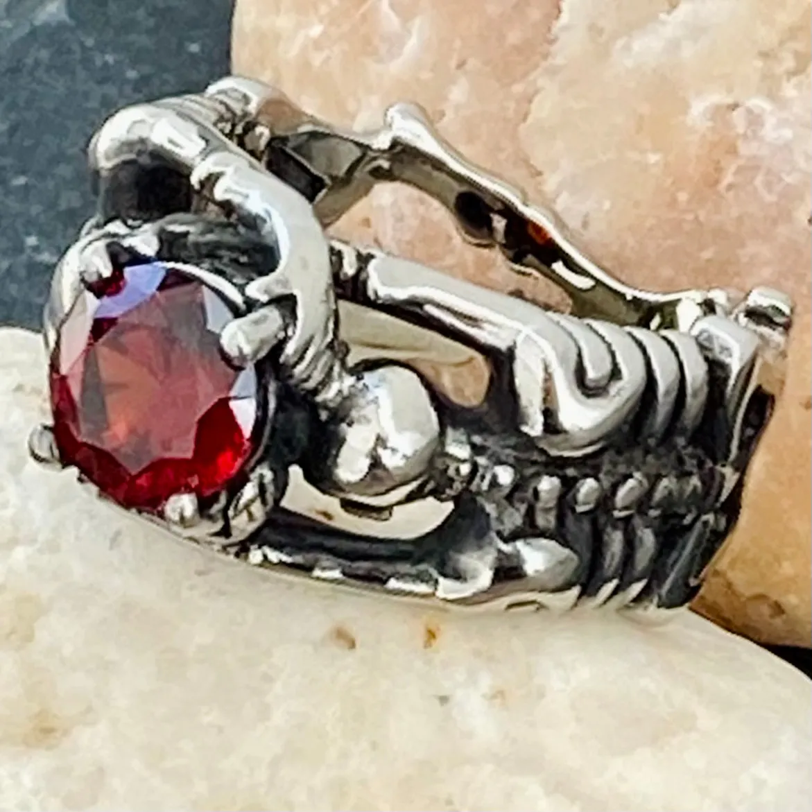 Ladies Ring - 01 January Birthday - Garnet - R107