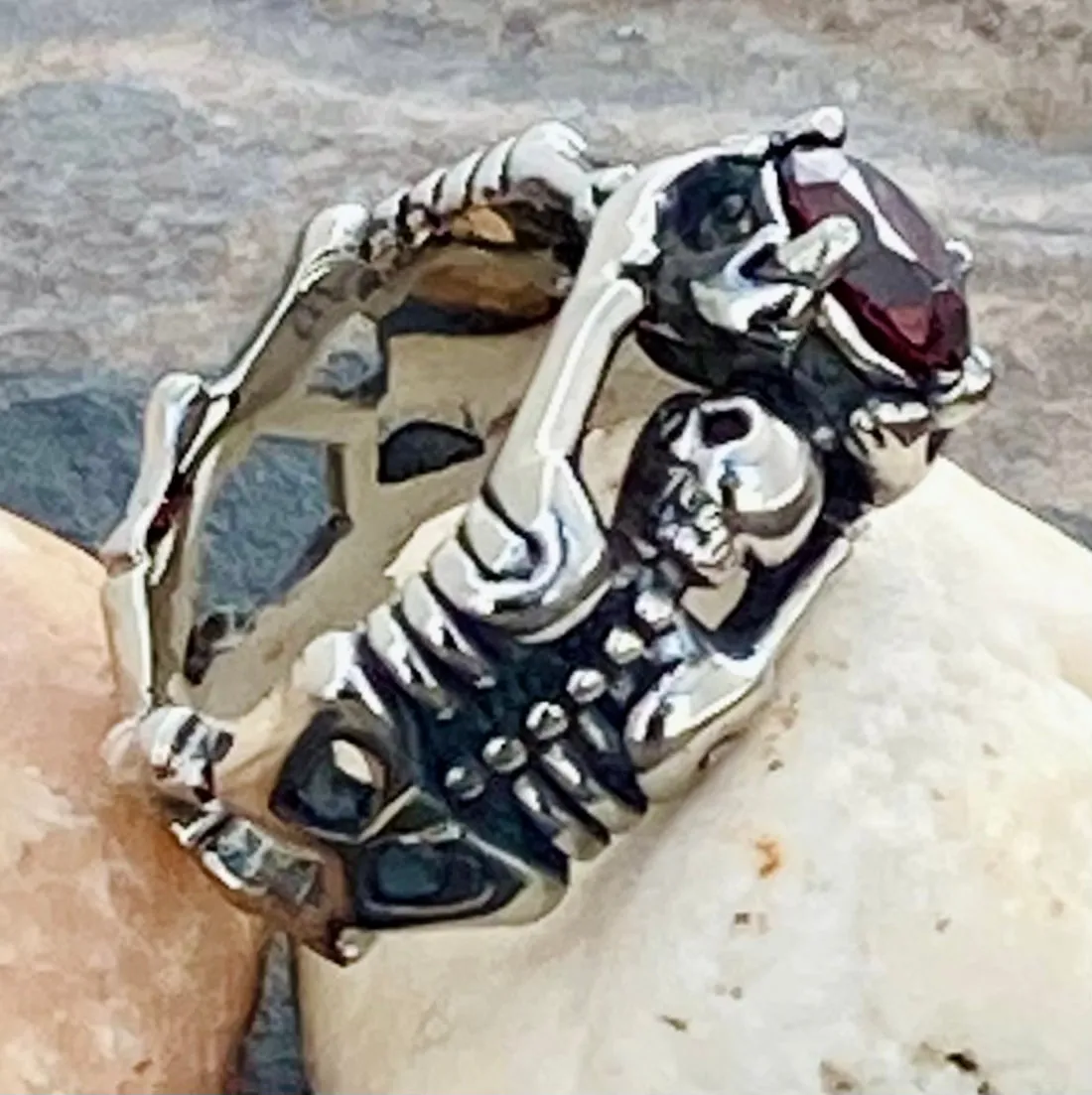 Ladies Ring - 01 January Birthday - Garnet - R107