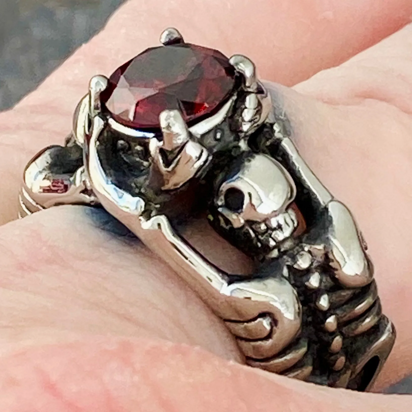 Ladies Ring - 01 January Birthday - Garnet - R107